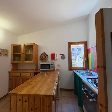 Con Giardino A Due Passi Dalla Cinta Apartman
